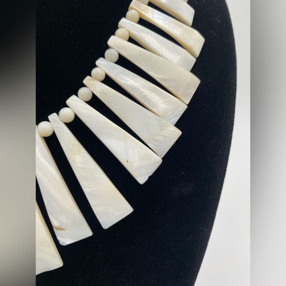 White Mother of Pearl Natural Shell Art Deco Statement Necklace - Picture 6 of 8